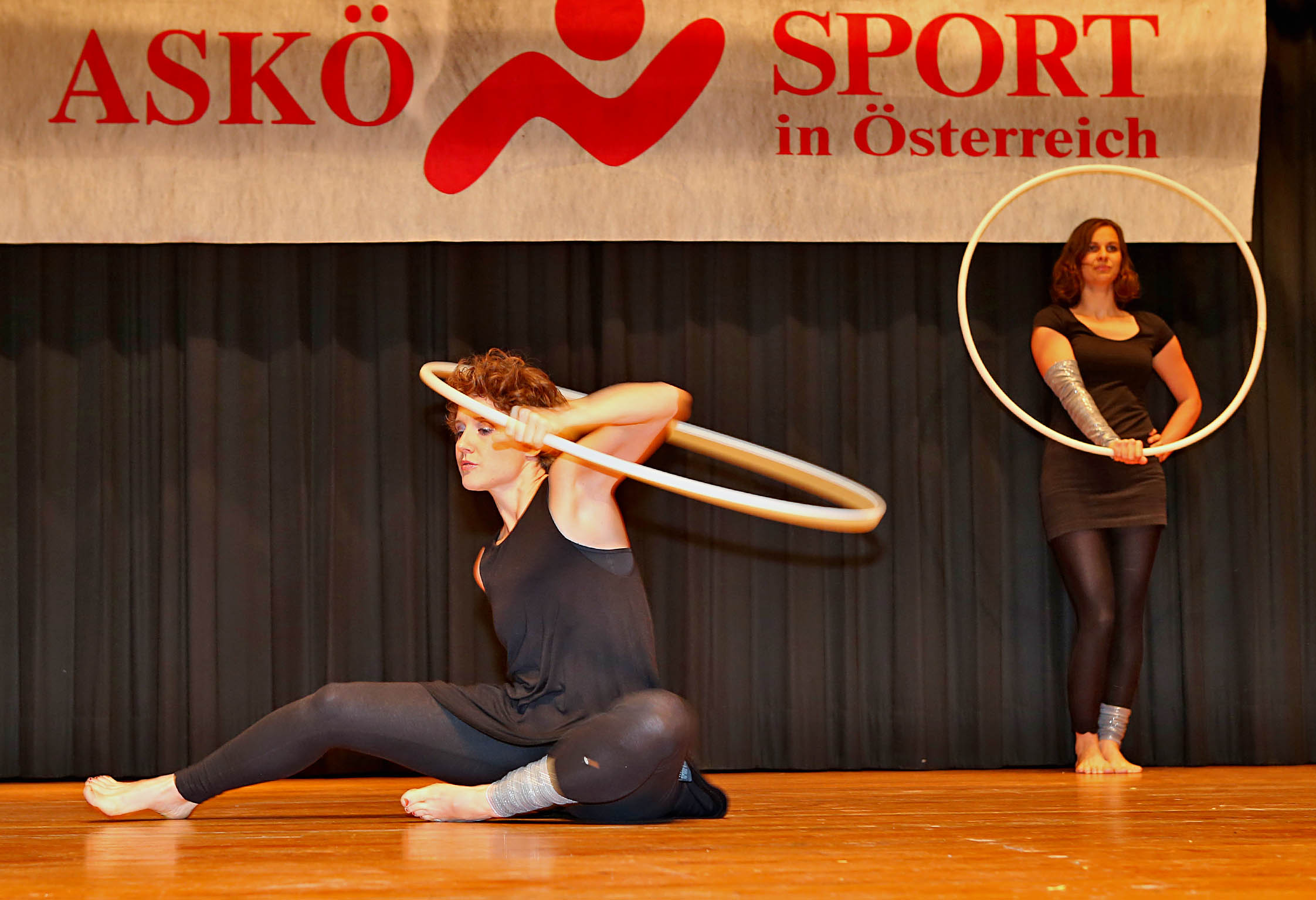 Hoopdanceshow bei der ASKÖ Seniorenfeier